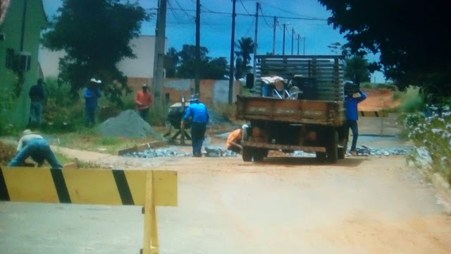 Prefeitura Municipal recupera rua Goiás no Bairro Redondo