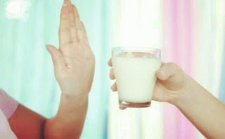 اعراض  عدم تحمل اللاكتوز و حساسية الحليب