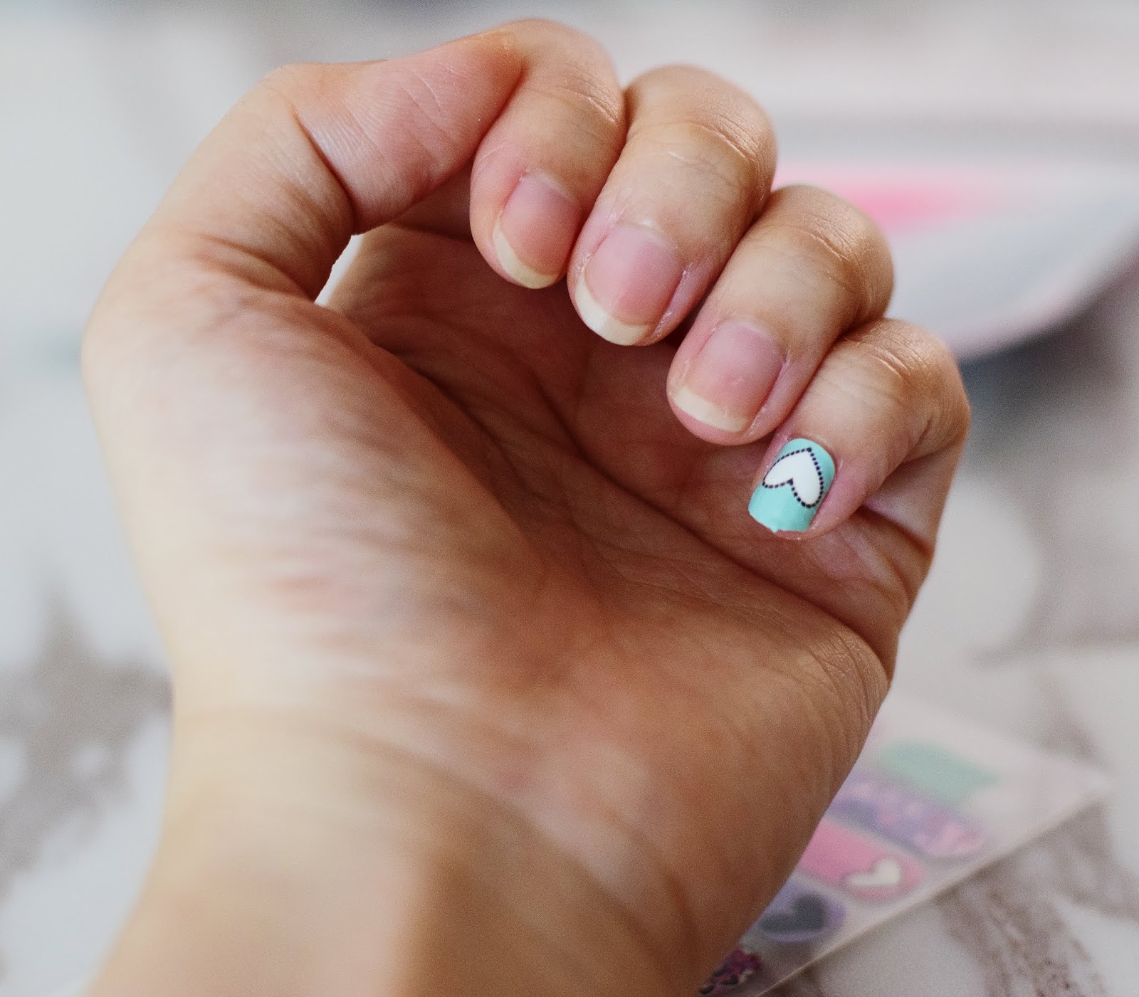 A solution to your I don't think I can paint my nails Woes Nailsicle