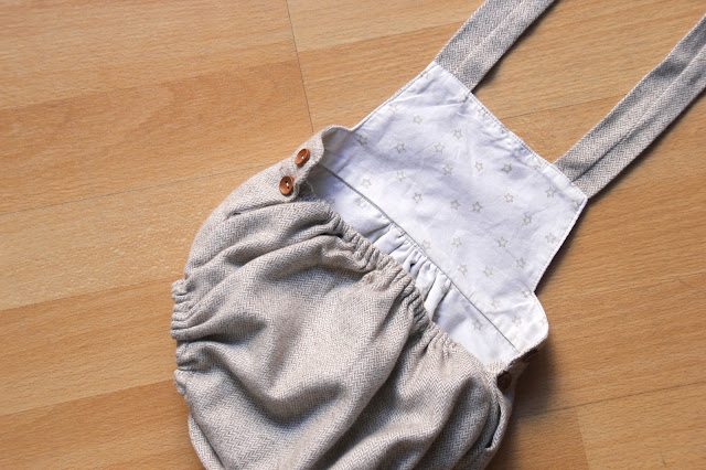 DIY Tutorial y patrones de ropa para bebes. Como hacer peto bebe