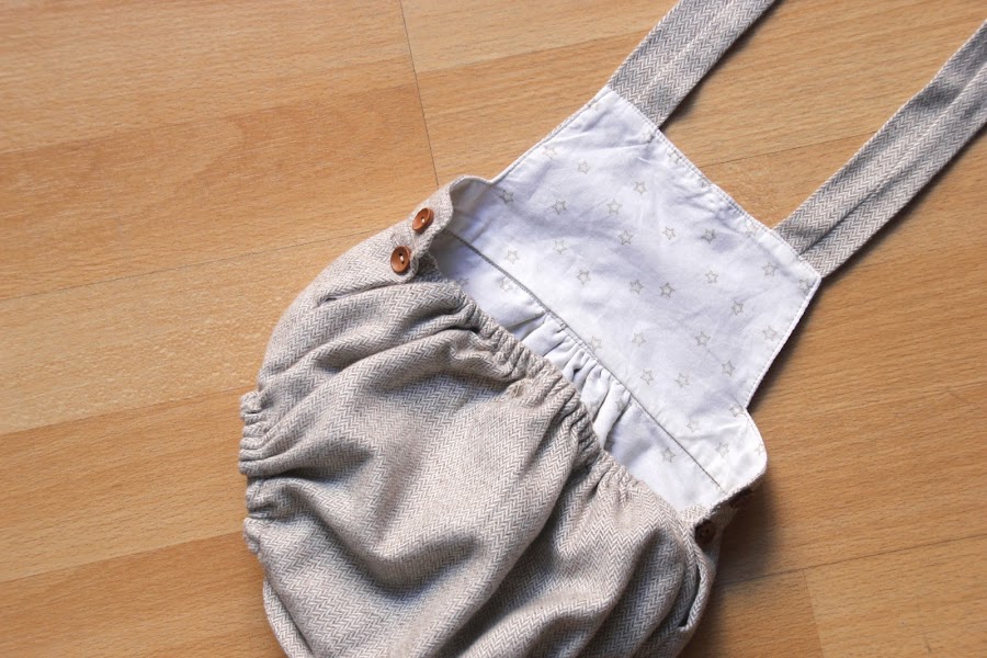 DIY Tutorial y patrones de ropa para bebes. Como hacer peto bebe