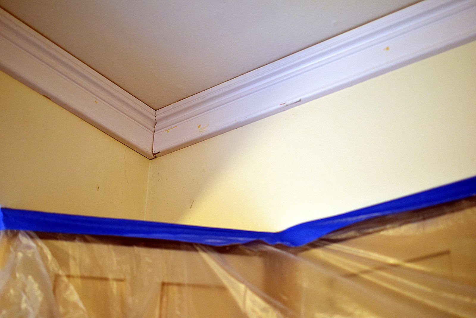 Simply Lora's Beauty: Crown Molding Installed