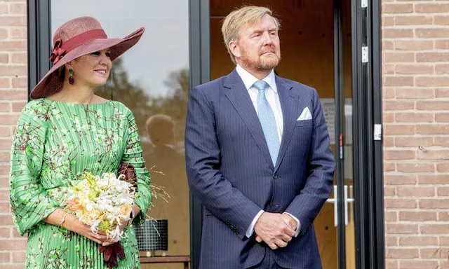 Queen Maxima wore a new floral printed pleated twill blouse and floral printed pleated twill skirt from Natan