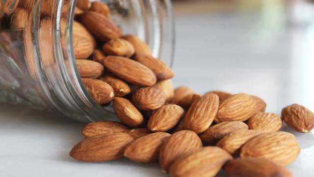 Manfaat Almond Untuk Asam Urat