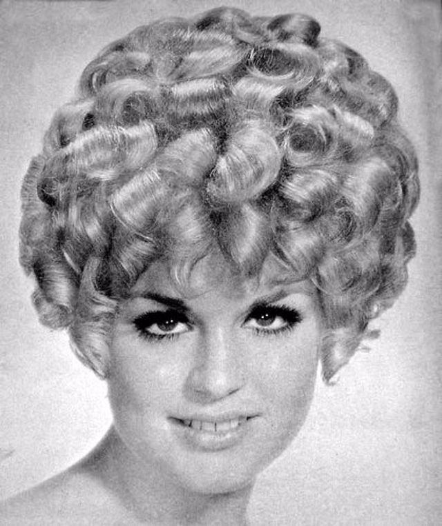 Layered Curly Hair The Favorite Hairstyle Of Women From The 1960s