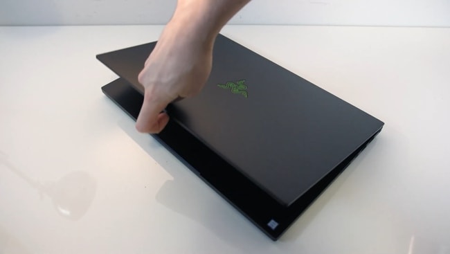 Tried to open Razer's display using just one finger and it has opened up effortlessly. And, that demonstrates the fairly evenly distributed weight along the hinge.