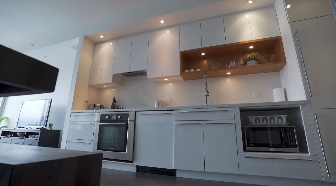 16 Photos vs. 256 E 2nd Ave #409, Vancouver Interior Design Condo Tour