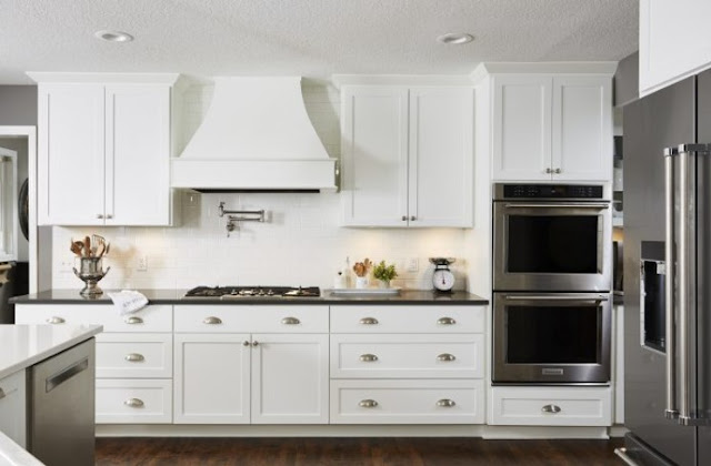 kitchen backsplash with white cabinets pictures