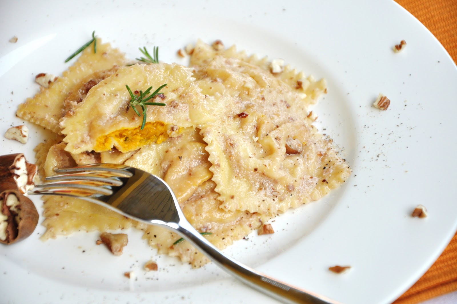 Tortelli con la zucca in salsa di noci | ESSENZA IN CUCINA