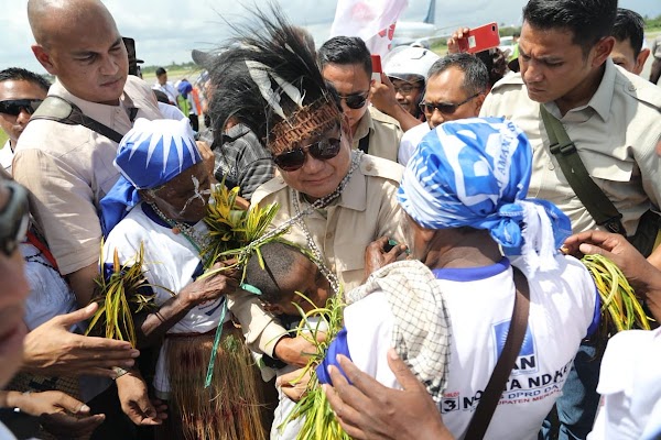 Ternyata Prabowo Punya 8.000 Anak Asuh di Papua