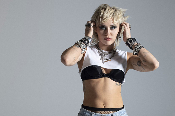 Miley Cyrus, menyumbang lagu di album tribut Metallica