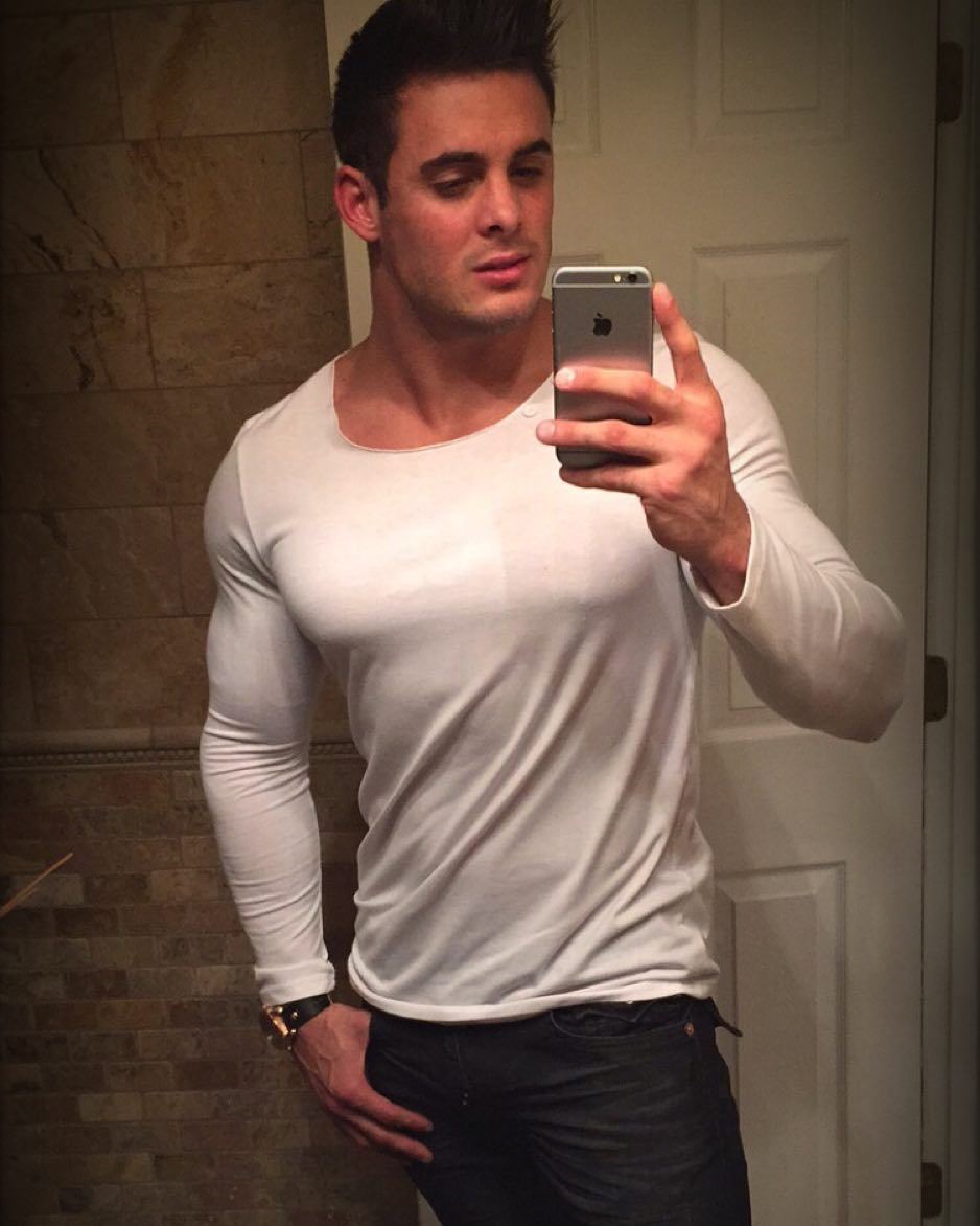 handsome-young-daddies-logan-franklin-fit-body-muscle-shirt-selfie-dilf