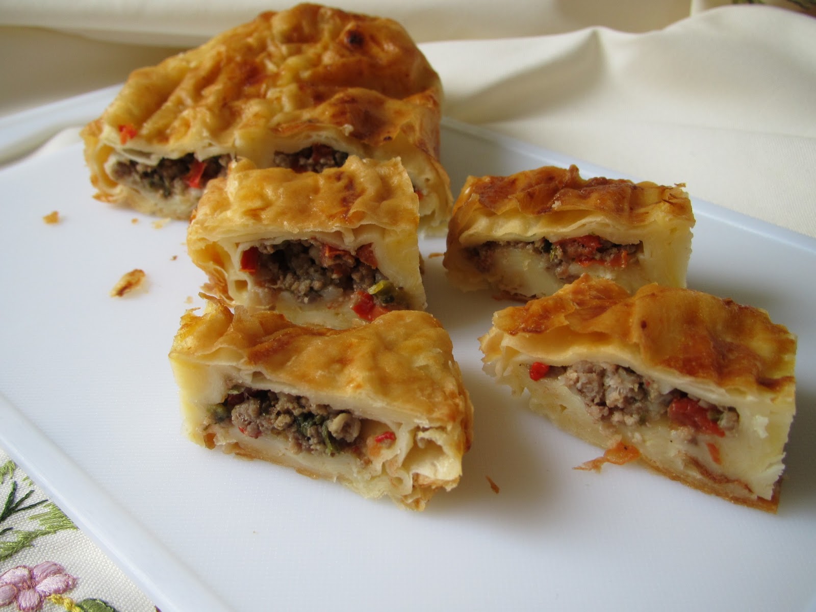 Kıymalı Börek - Resimli Börekler Tarifi