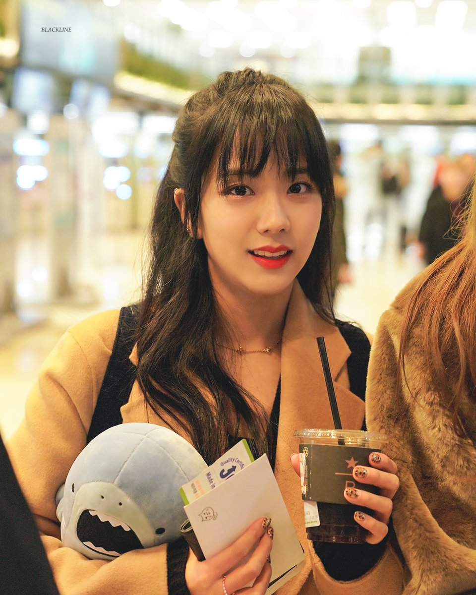 Blackpink Jisoo Showcases Angelic Smile At The Airport! | PinoyKawayan