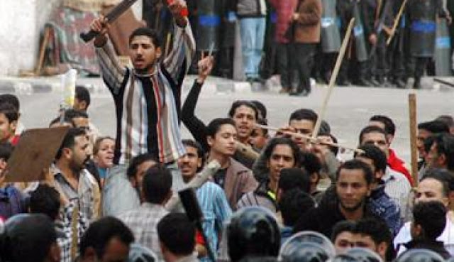 اشتباكات مسلحة بين مسلمين ومسيحيين اشتباكات مسلحة بين مسلمين ومسيحيين