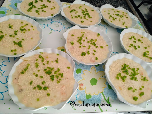 Conchas rellenas de salmón y langostinos