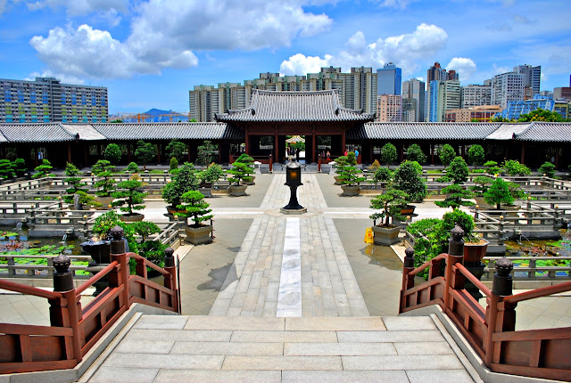 Eileen Campos in Chi Lin Nunnery and Nan Lian Garden 