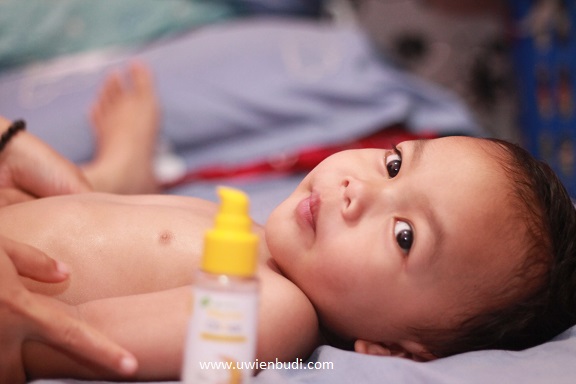 minyak pijat bayi untuk kulit sensitif