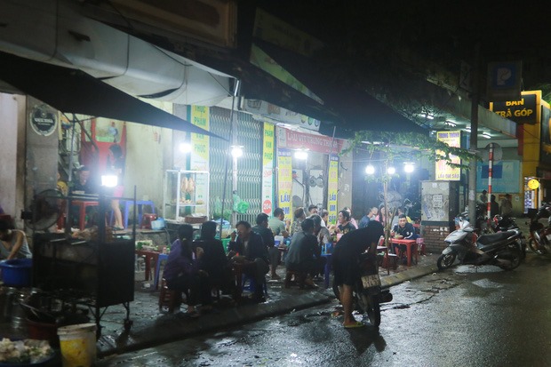 TOÀN QUỐC: Từ 0h đêm nay, cấm tụ tập trên 10 người, đứng cách nhau 2m, đóng cửa đồng loạt các hàng quán