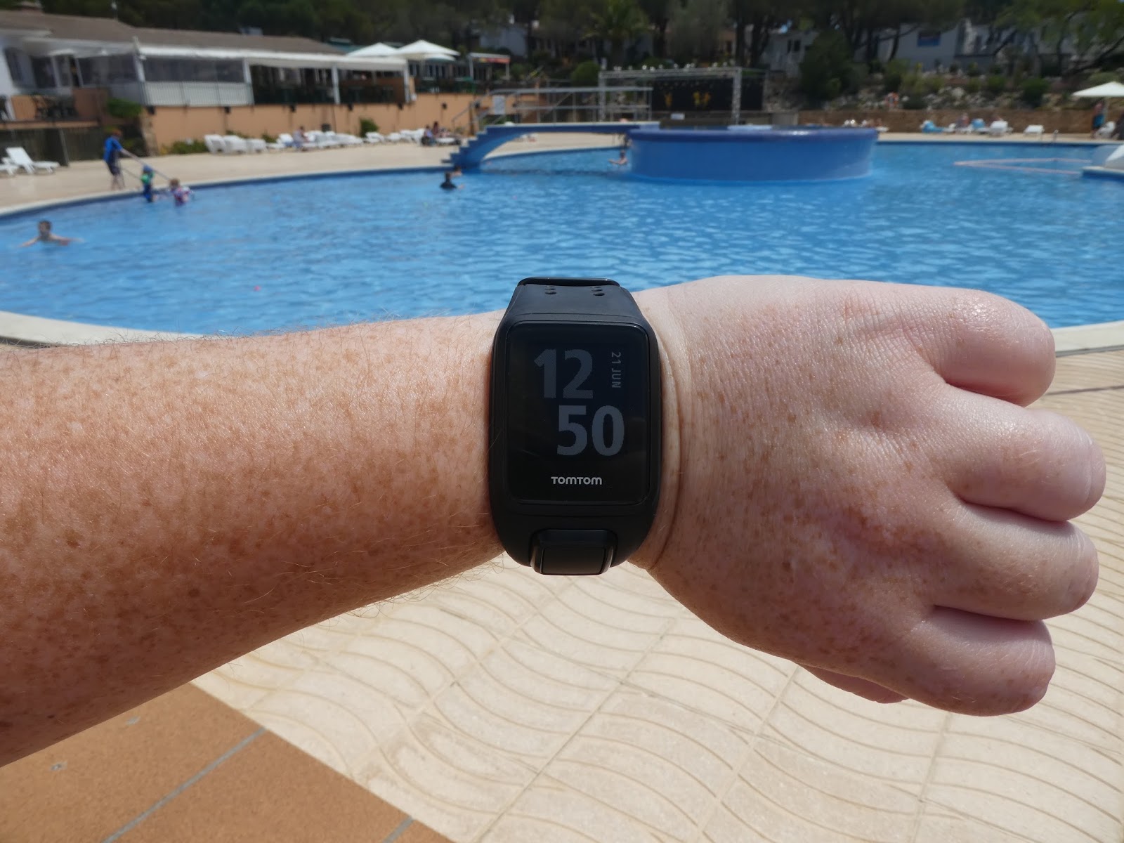 TomTom Spark Cardio + Music GPS Fitness Watch + Bluetooth headphones - A Review