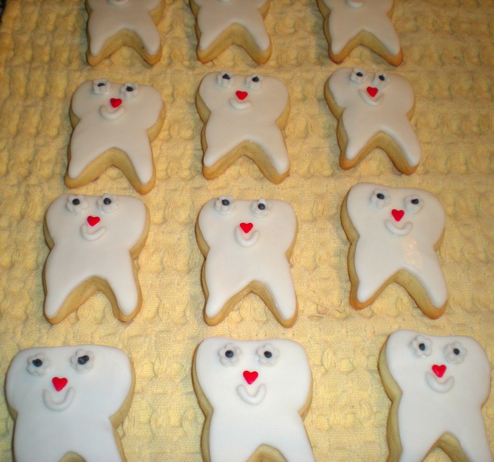 annie bakes and makes Tooth Cookies