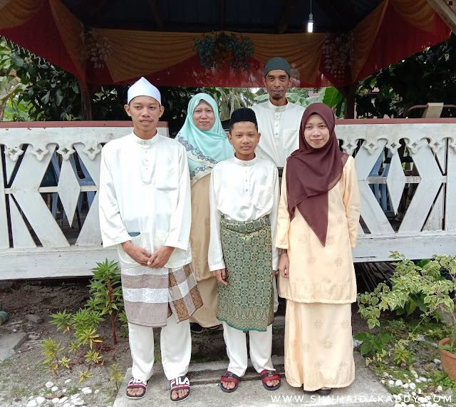 Hari Raya Tanpa Mak Hari Raya Tanpa Mak
