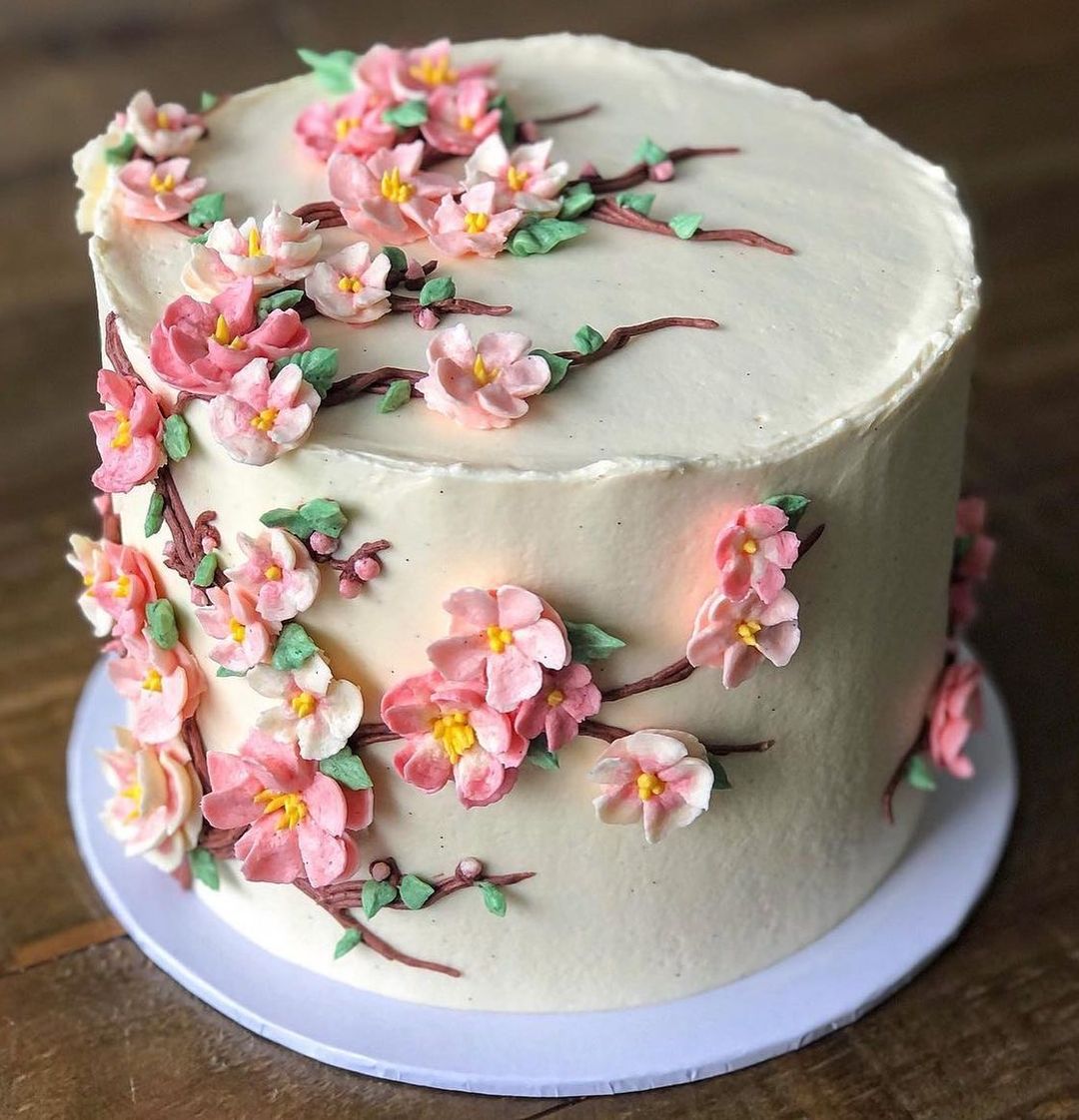Beautiful floral cake designs by Ohcakes Winnie. | Melody Jacob