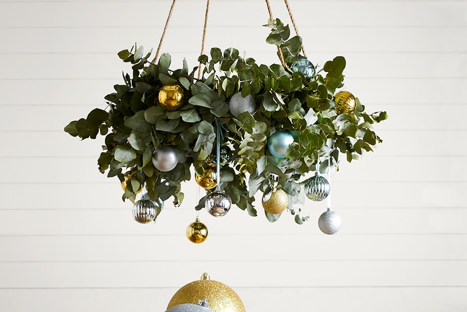 It's A Ruby And Pearl Christmas Thing: 12 Days Of SPOTLIGHT Christmas Craft Projects - Day 1