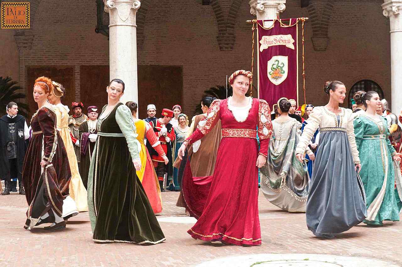 Homenagem da cidade ao duque de Borgo San Giorgio. O relacionamento do povo com as autoridades era de tipo familiar Homenagem da cidade ao duque de Borgo San Giorgio. O relacionamento do povo com as autoridades era de tipo familiar