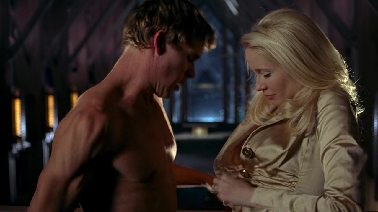 Ryan Kwanten shirtless in True Blood 2-06 "Hard-Hearted Hannah" 