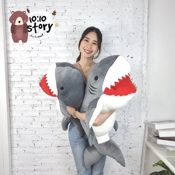 🐬💙 ตุ๊กตาปลาฉลามอนุ่มนิ่มน่าฟัด💦🌊 พร้อมจัดส่ง ขนาด 25 นิ้ว และ 35 นิ้ว🖤🦈สามารถเอามือหรือหัวสอดเข้าได้ 🌞🌴