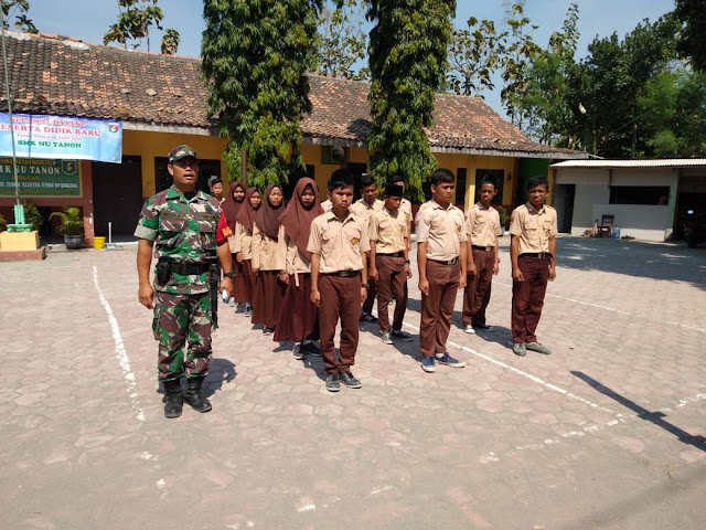 Persiapan Lomba PBB, Babinsa Tanon Latih Baris Berbaris