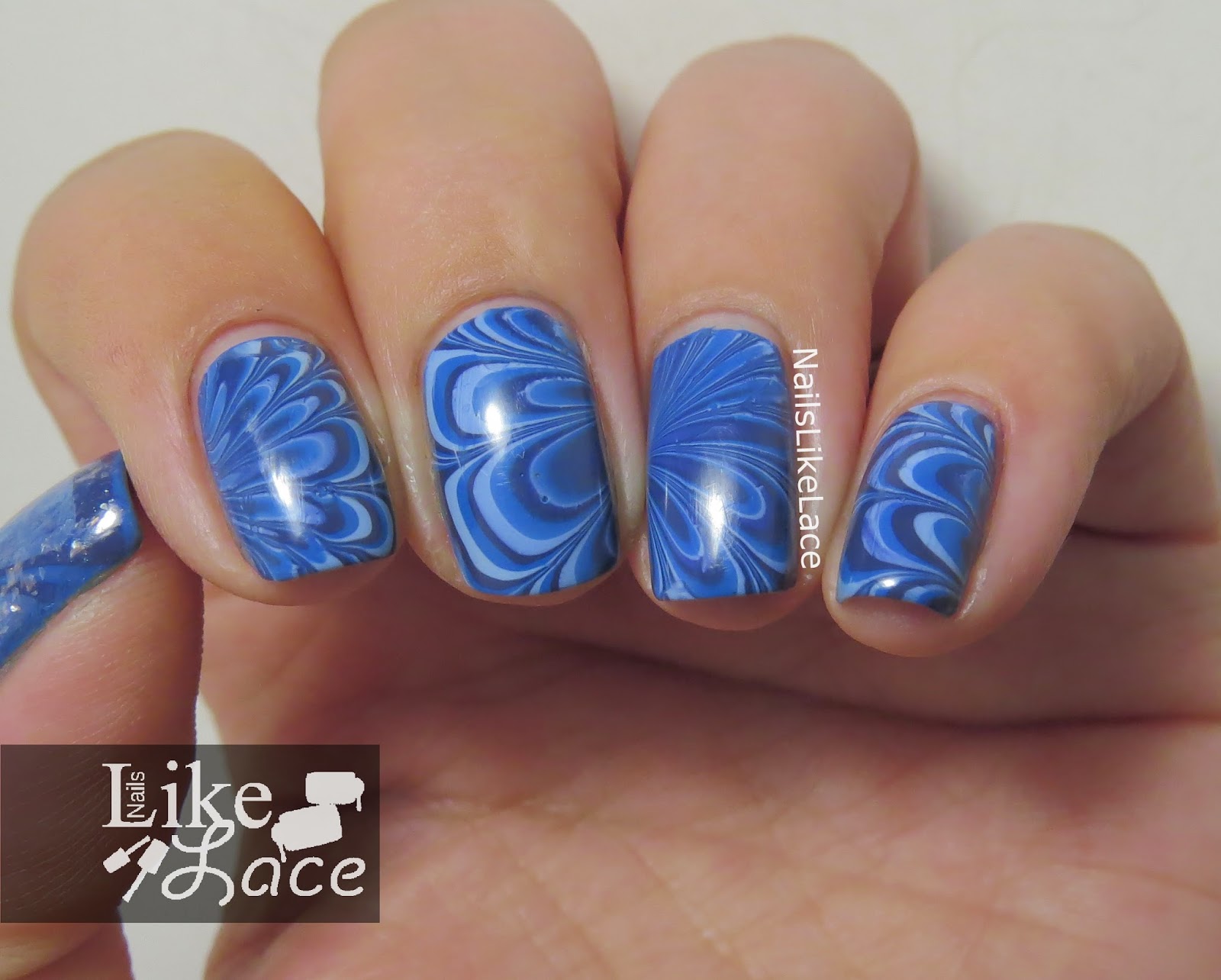 NailsLikeLace: Twinsie Tuesday: Monochromatic - Shades of Blue Water Marble