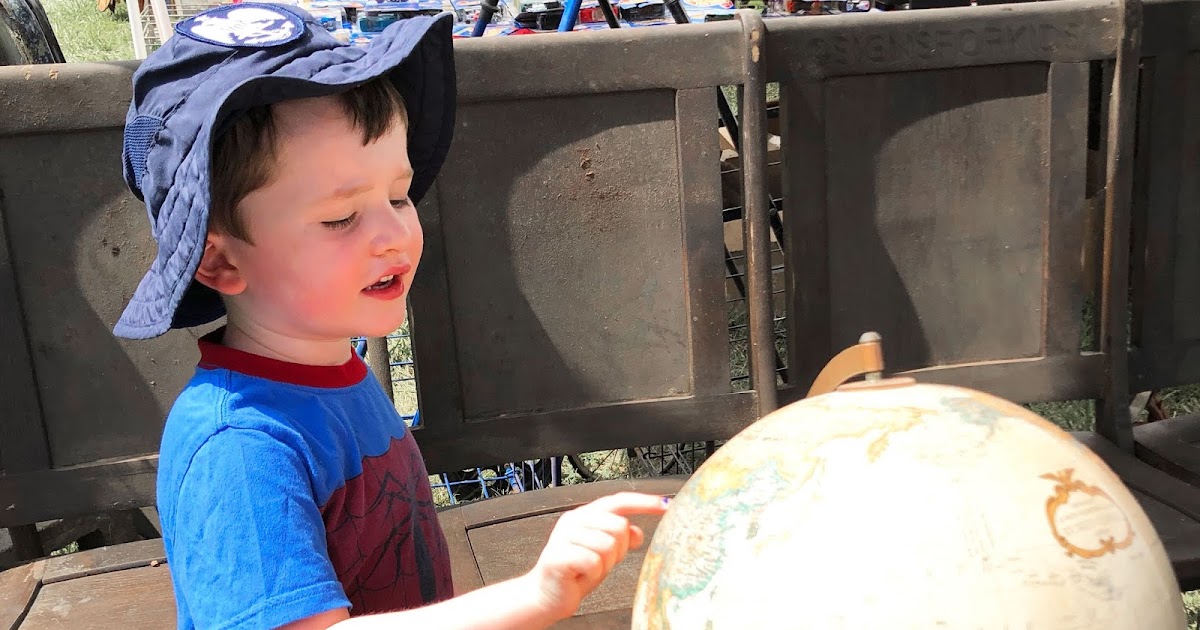 We love Reading Street Signs Globe