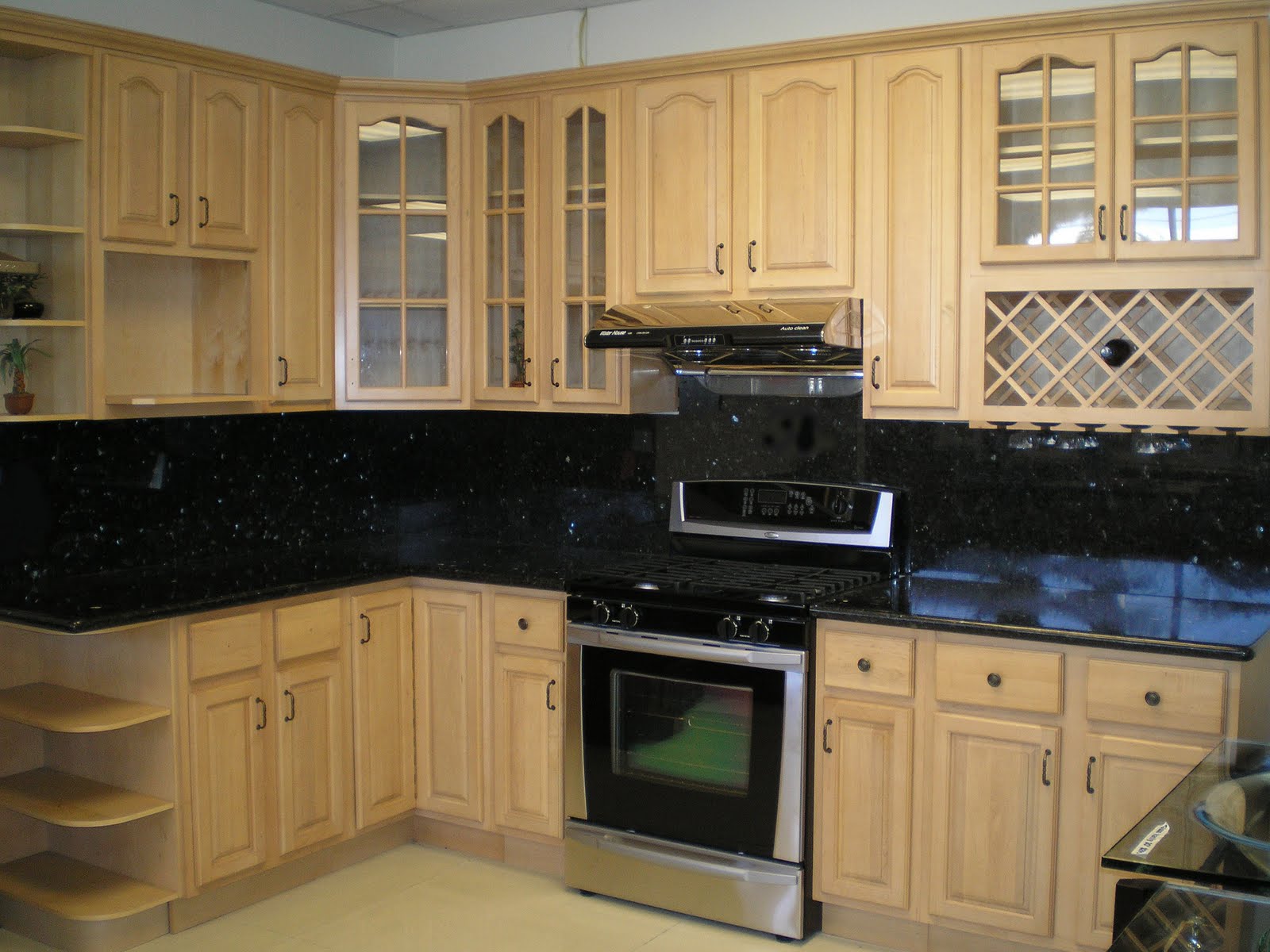 Best wall color for kitchen with maple cabinets. kitchen paint ...