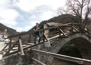 Uno de los puentes de Shiroka Laka. Uno de los puentes de Shiroka Laka.