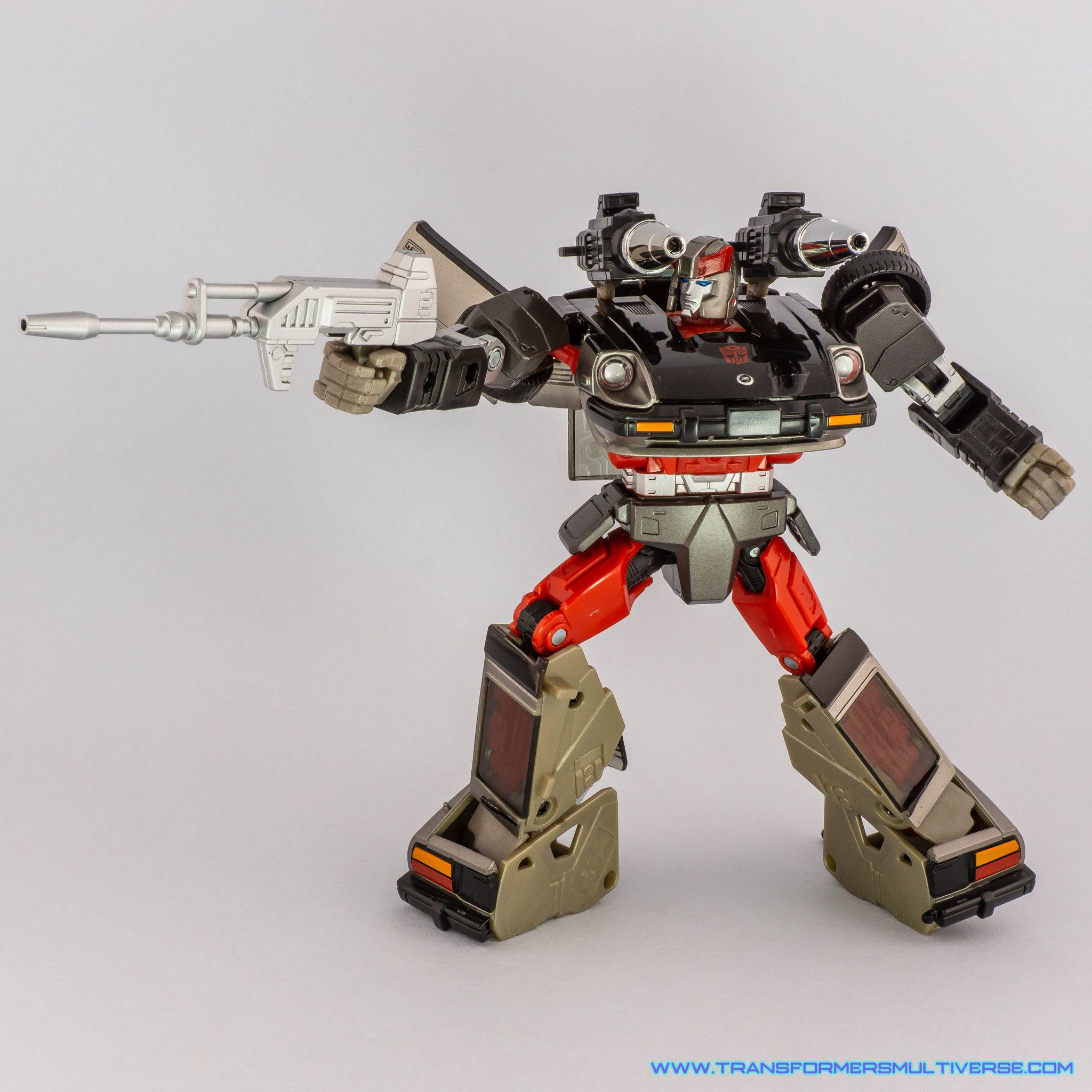 Transformers Masterpiece Bluestreak with rifle alternate pose
