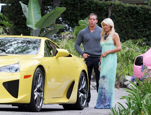 Kemi Online ♥: Paris Hilton receives $375,000 Lexus for her 30th birthday