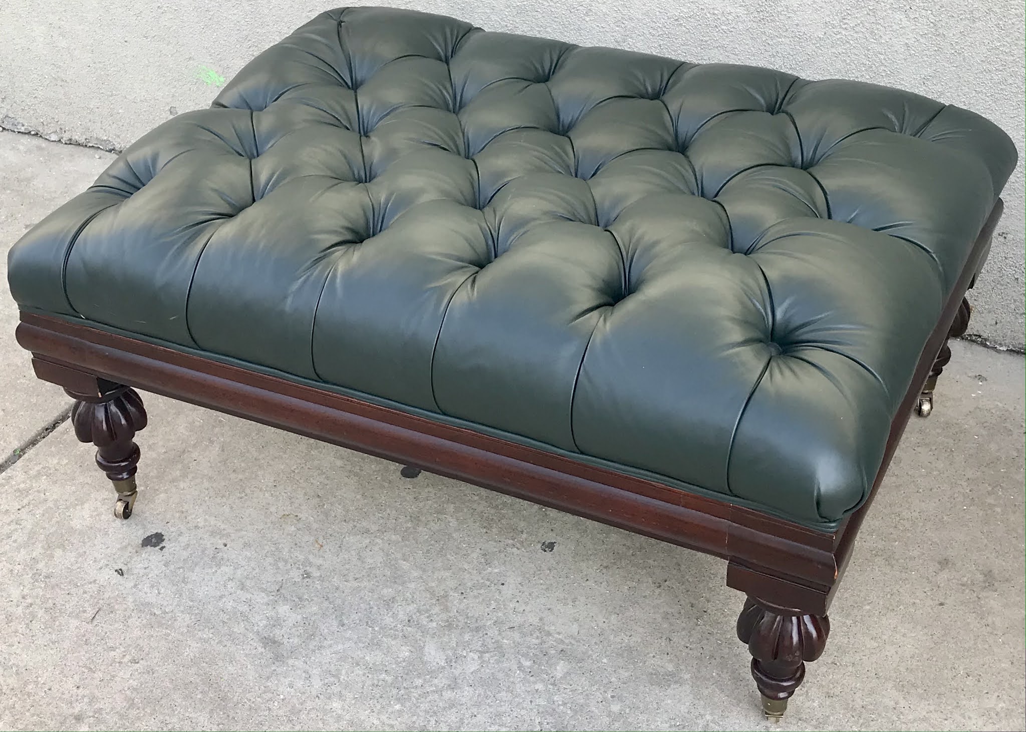 Uhuru Furniture & Collectibles 478548 Tufted Leather Ottoman on