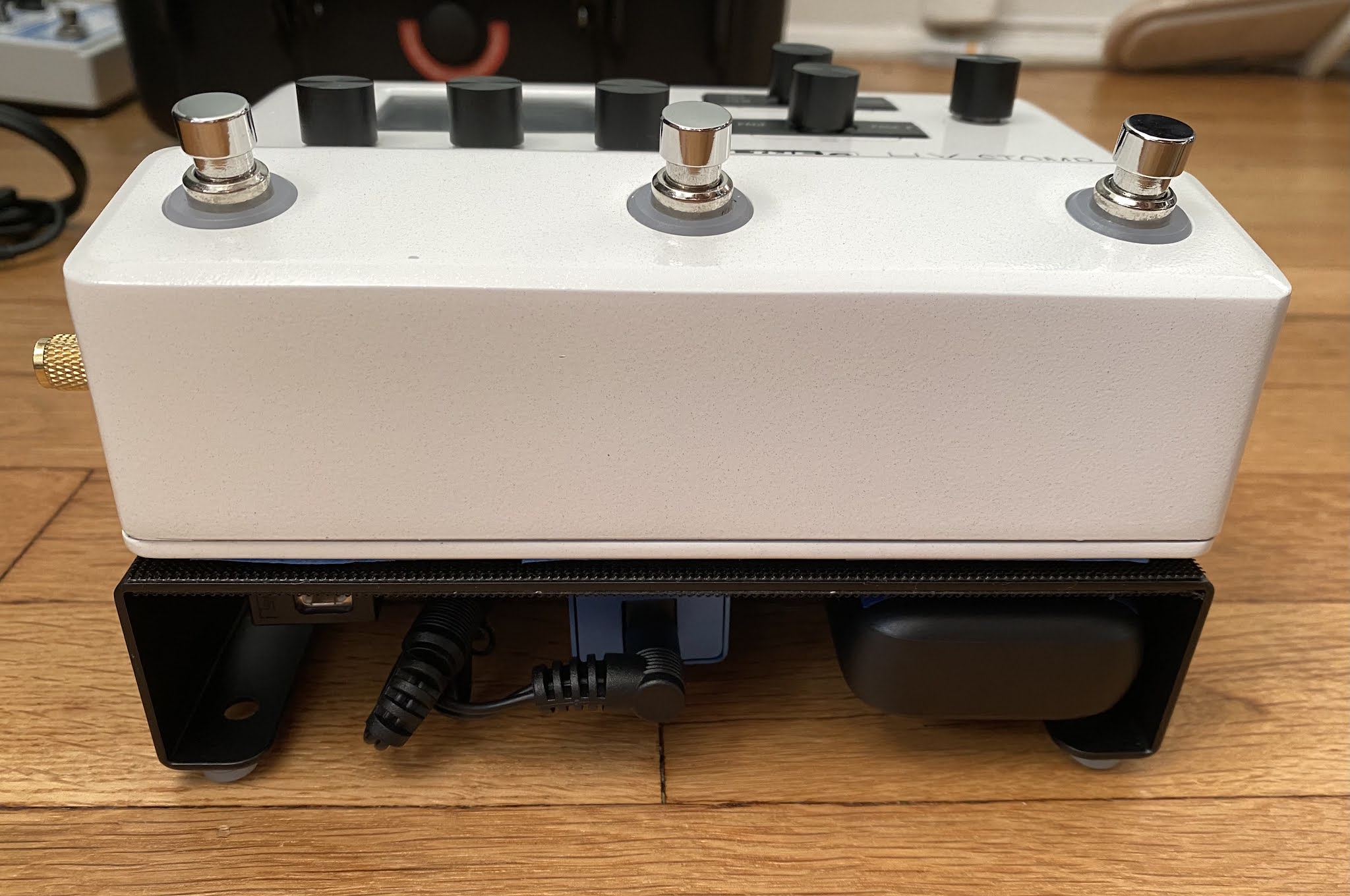 Outmoded Electronics Line 6 HX Stomp Battery Power with Mission 529M