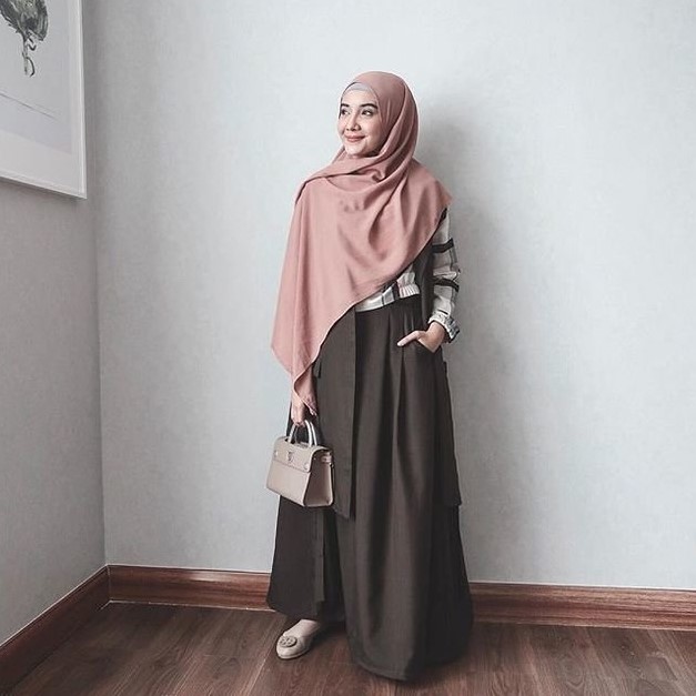 √ 23 Model Hijab Zaskia Sungkar Modern yang Simple Super Cantik Terbaru