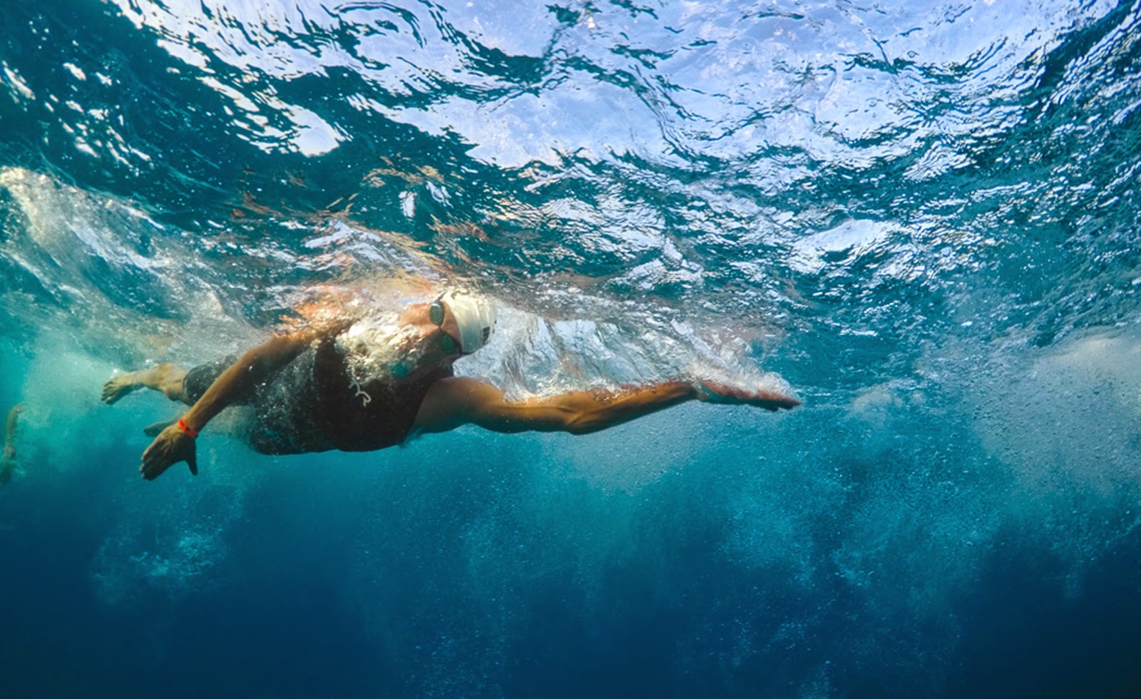 Плавание и мышцы тела. Человек плавает. Влияние плавания на организм. Плавание для здоровья. Плавание завораживающие.