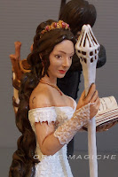 cake topper personalizzato sposa con coroncina statuette sposi tratte da libri fumetti serie tv fantasy orme magiche