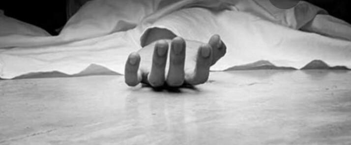 অন্যের পড়ে যাওয়া ক্রেডিট কার্ড থেকে টাকা তুলে ধৃত গৃহবধূ, লজ্জায় আত্মঘাতী স্বামী 1 অন্যের পড়ে যাওয়া ক্রেডিট কার্ড থেকে টাকা তুলে ধৃত গৃহবধূ, লজ্জায় আত্মঘাতী স্বামী