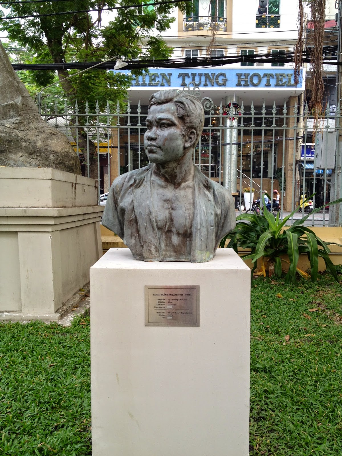 Vietnamese Sculptures 