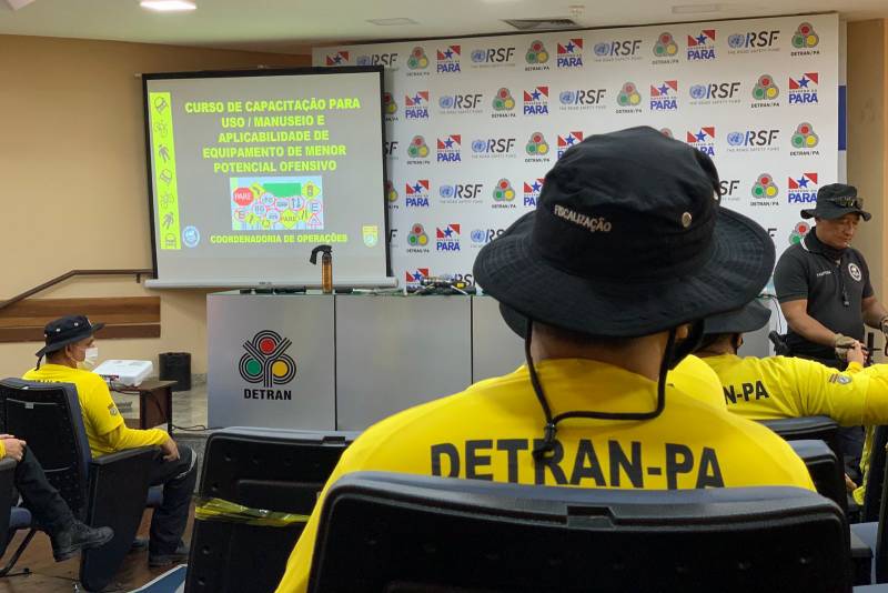 Agentes do Detran são treinados sobre uso de armas de menor potencial ofensivo