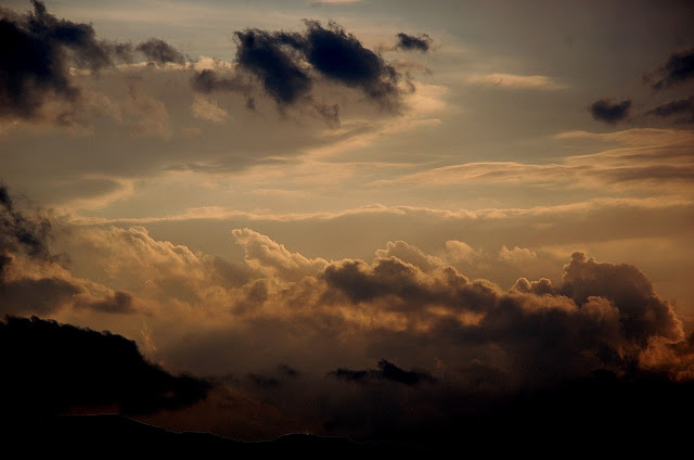 La sociedad equivocada: Estar en las nubes....