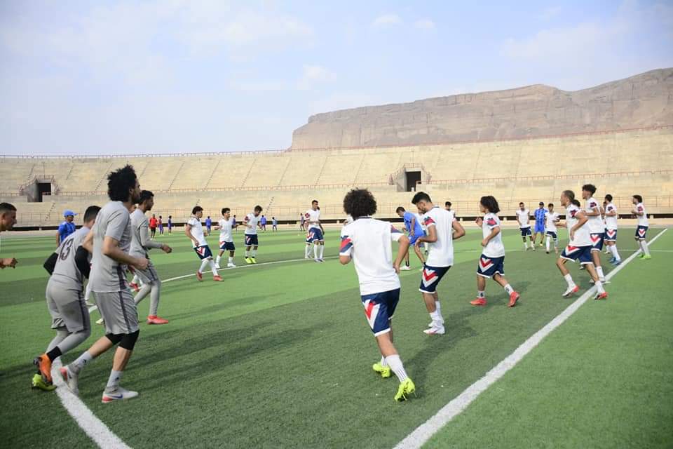 وحدة صنعاء يجري اول تمارين في ملعب سيئون (صور)