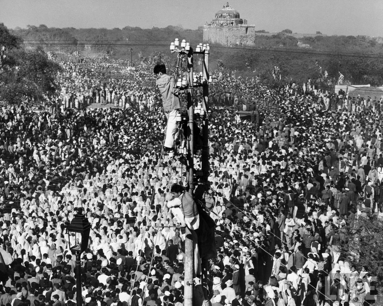 Mahatma Gandhi Funeral Procession Photos | Rare & Old Vintage Photos of Mahatma Gandhi, India (February 2, 1948)