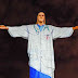 Cristo Redentor 'veste' jaleco para homenagear profissionais da saúde